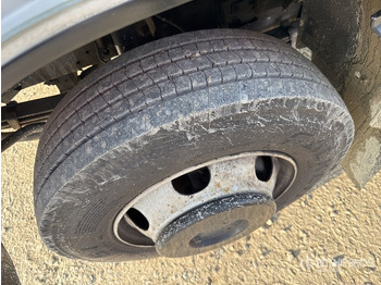 شاحنة ستارة 2014 Isuzu NPR 75 4x2 Curtain Side Truck: صور 5