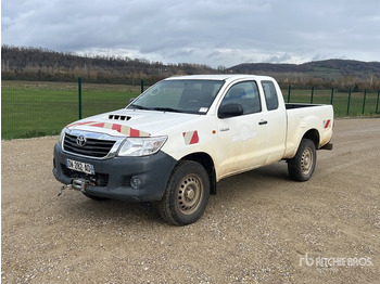 شاحنة البيك أب TOYOTA Hilux