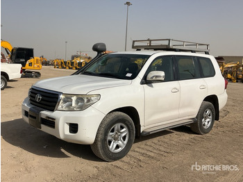 سيارة دفع رباعي TOYOTA Land Cruiser
