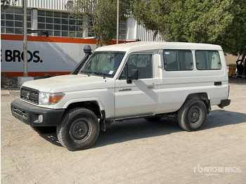 سيارة دفع رباعي TOYOTA Land Cruiser