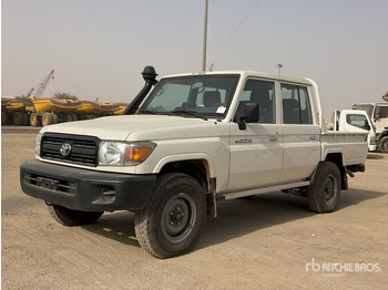 شاحنة البيك أب TOYOTA Land Cruiser