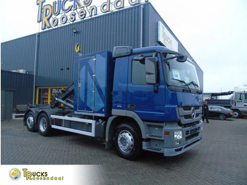 شاحنة ذات الخطاف MERCEDES-BENZ Actros 2632
