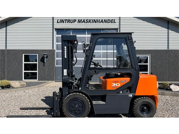 Doosan D30 G med kabine og KUN 57 TIMER FRA NY, MED TIME إيجار Doosan D30 G med kabine og KUN 57 TIMER FRA NY, MED TIME: صور 1 Doosan D30 G med kabine og KUN 57 TIMER FRA NY, MED TIME إيجار Doosan D30 G med kabine og KUN 57 TIMER FRA NY, MED TIME: صور 1