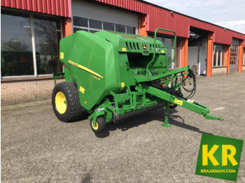 مكبس القش الدائري JOHN DEERE
