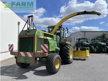 حصادة الأعلاف John Deere 6810: صور 4 حصادة الأعلاف John Deere 6810: صور 4