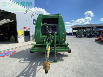 مكبس البالات المستطيله John Deere 864: صور 2 مكبس البالات المستطيله John Deere 864: صور 2