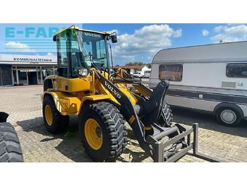 حفارة مصغرة VOLVO L30