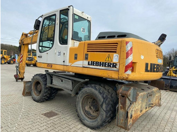 حفارة على عجلات LIEBHERR A 900