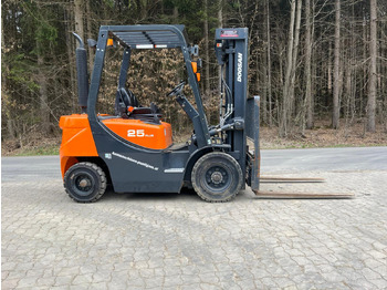 Doosan D 25 GP إيجار Doosan D 25 GP: صور 2 Doosan D 25 GP إيجار Doosan D 25 GP: صور 2