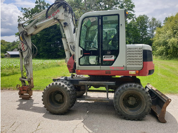 حفارة على عجلات TAKEUCHI TB175