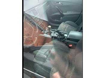 سيارة PEUGEOT