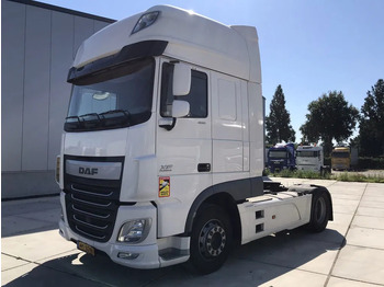 شاحنة جرار DAF XF 460