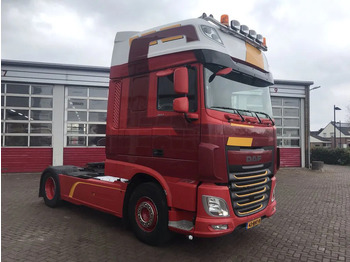 شاحنة جرار DAF XF 460