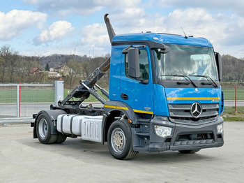 شاحنة ذات الخطاف MERCEDES-BENZ Antos 1833