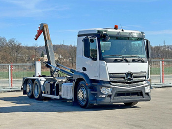 شاحنة ذات الخطاف MERCEDES-BENZ Antos 2543