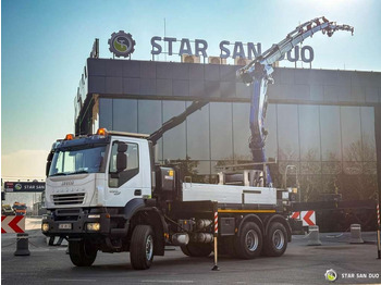 شاحنة كرين IVECO Trakker