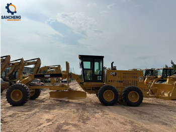 آلة تسوية الأرض CATERPILLAR 140K