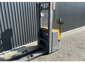 معدات تكديس JUNGHEINRICH EJC