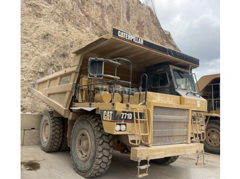شاحنة قلابة للمحاجر CATERPILLAR