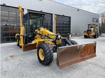 آلة تسوية الأرض NEW HOLLAND
