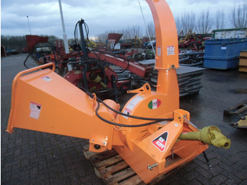 ماكينة تقطيع الأغصان