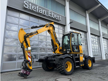 حفارة على عجلات JCB