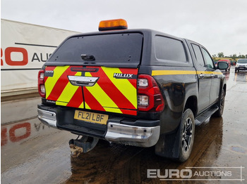 شاحنة البيك أب 2021 Toyota Hilux Invincible: صور 5