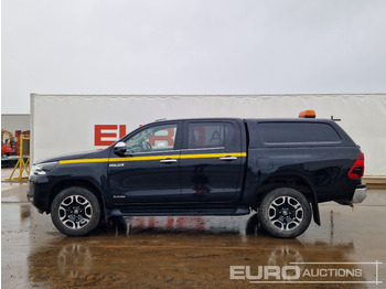شاحنة البيك أب 2021 Toyota Hilux Invincible: صور 2