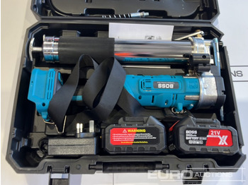 معدات الورش Boss 21 Volt Lithium Battery Cordless Grease Gun, 2 Batteries, Charger, Case, Shoulder Strap, Extension Pieces and Fittings: صور 5