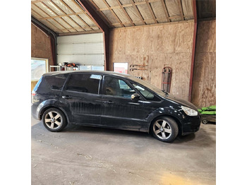 سيارة دفع رباعي FORD