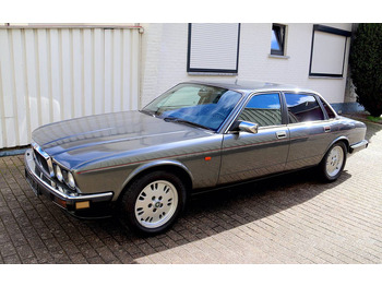 سيدان JAGUAR