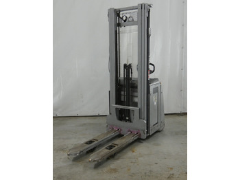 معدات تكديس STILL