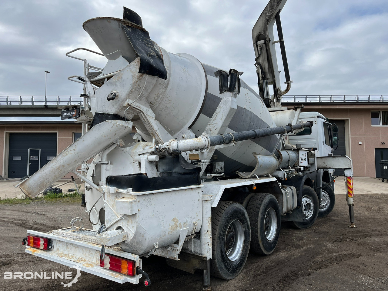 شاحنة خلاطة خرسانة 2004 MERCEDES-BENZ ACTROS 3241K 8X4/4 PUMI: صور 8
