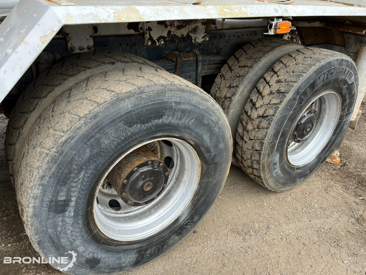 شاحنة خلاطة خرسانة 2004 MERCEDES-BENZ ACTROS 3241K 8X4/4 PUMI: صور 13