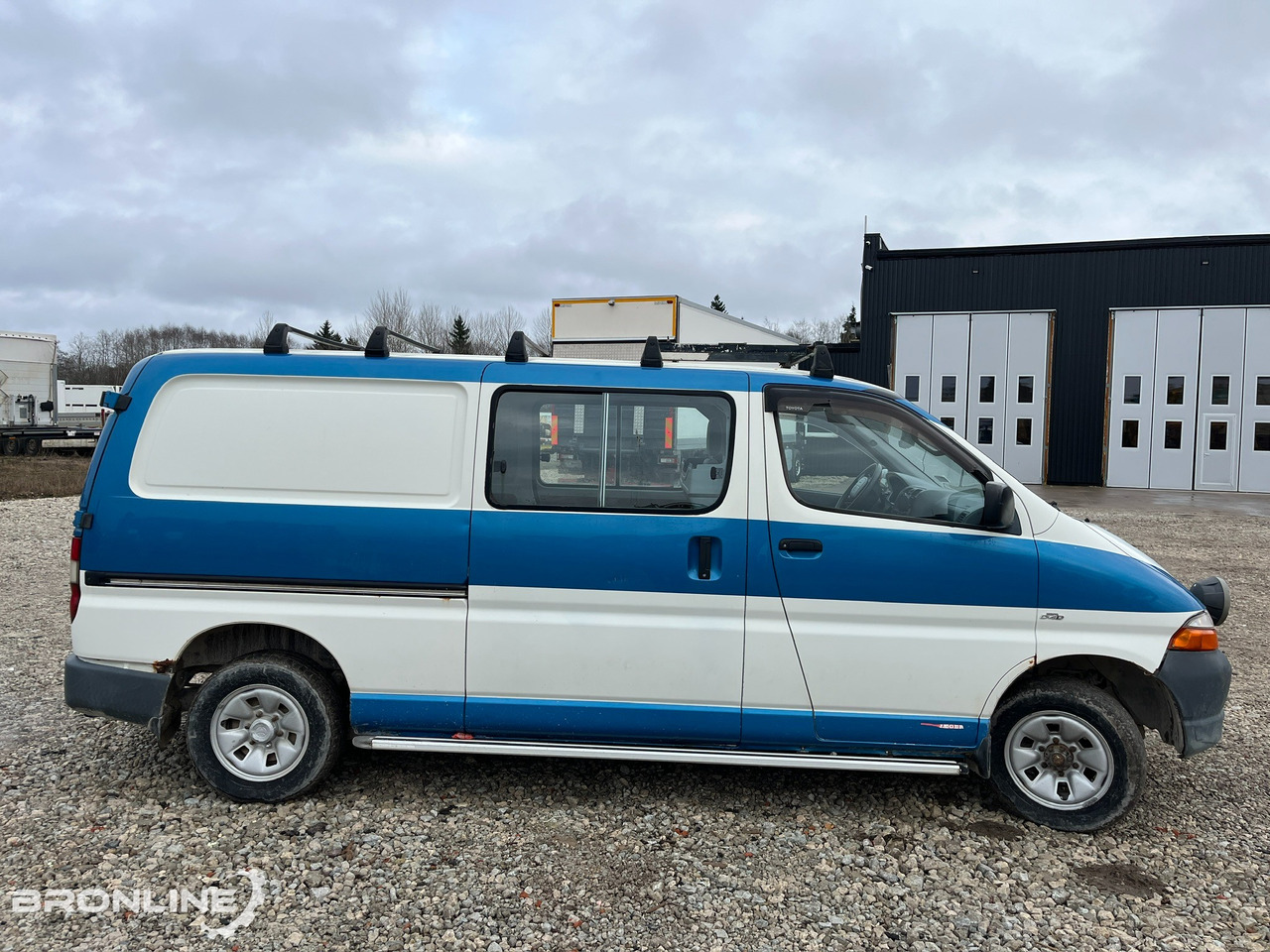 2005 Toyota HIACE 4WD D4D 2.5d 75kW - سيارة: صور 4 2005 Toyota HIACE 4WD D4D 2.5d 75kW - سيارة: صور 4