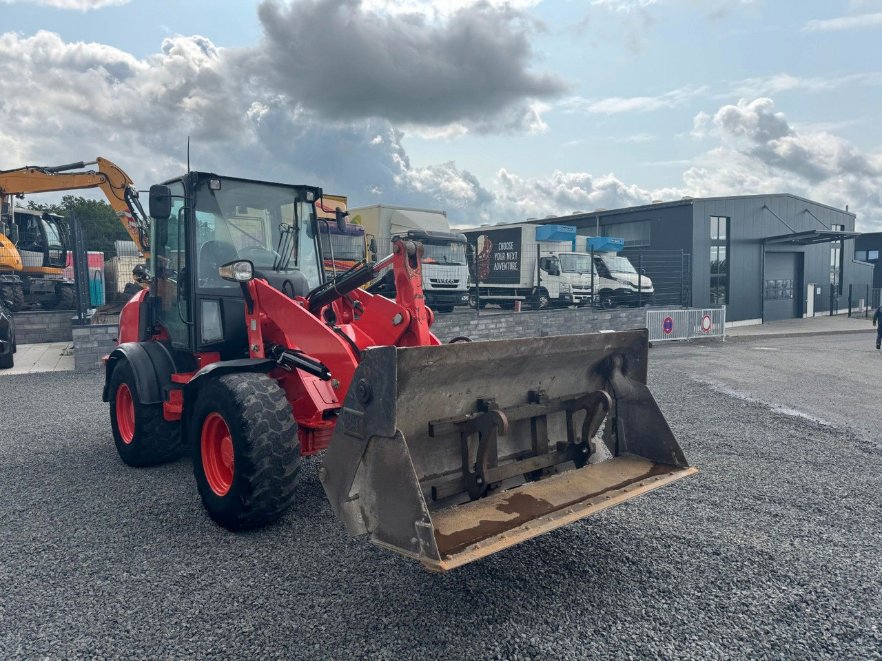 CAT 908M Radlader 6460 Kg Schaufel Gabel - اللودر بعجل: صور 3 CAT 908M Radlader 6460 Kg Schaufel Gabel - اللودر بعجل: صور 3