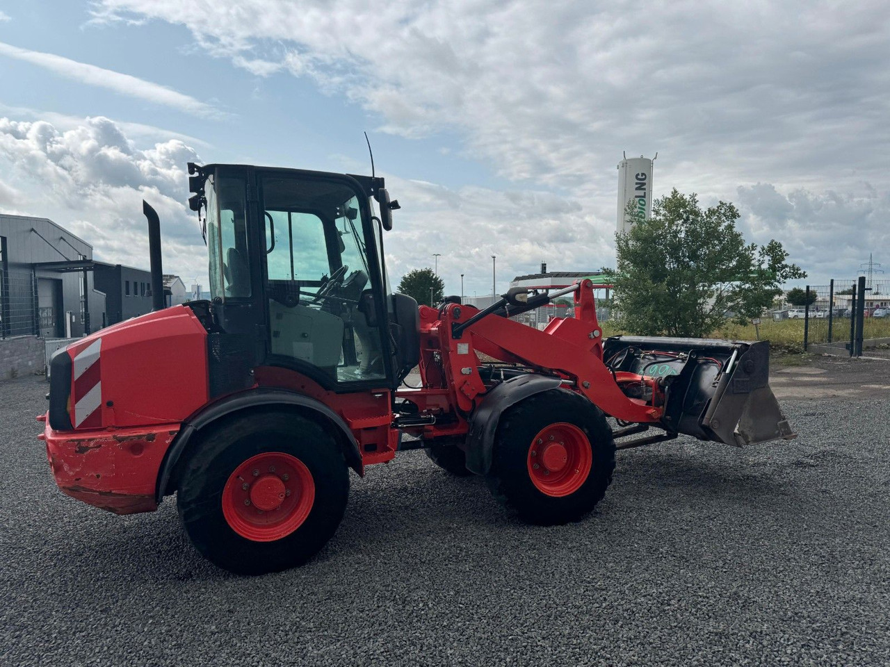 CAT 908M Radlader 6460 Kg Schaufel Gabel - اللودر بعجل: صور 5 CAT 908M Radlader 6460 Kg Schaufel Gabel - اللودر بعجل: صور 5