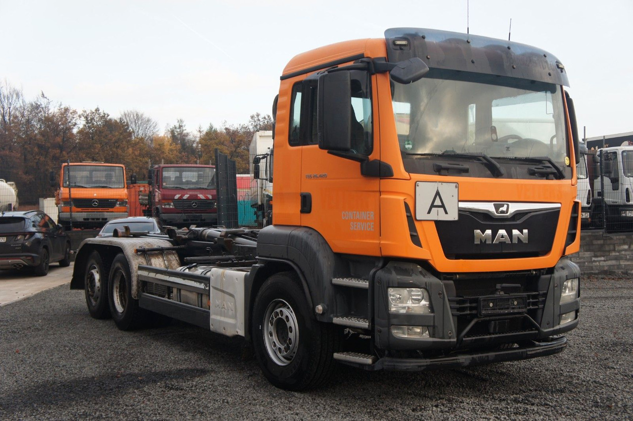 MAN TGS 26.420 Abrollkipper Meiller - شاحنة ذات الخطاف: صور 3 MAN TGS 26.420 Abrollkipper Meiller - شاحنة ذات الخطاف: صور 3