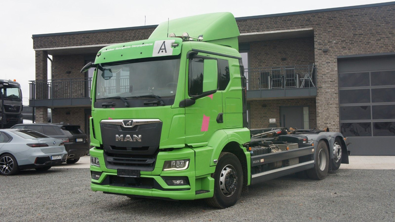 MAN TGS 26.510 Abrollkipper HIAB Lift -Lenkachse - شاحنة ذات الخطاف: صور 2 MAN TGS 26.510 Abrollkipper HIAB Lift -Lenkachse - شاحنة ذات الخطاف: صور 2