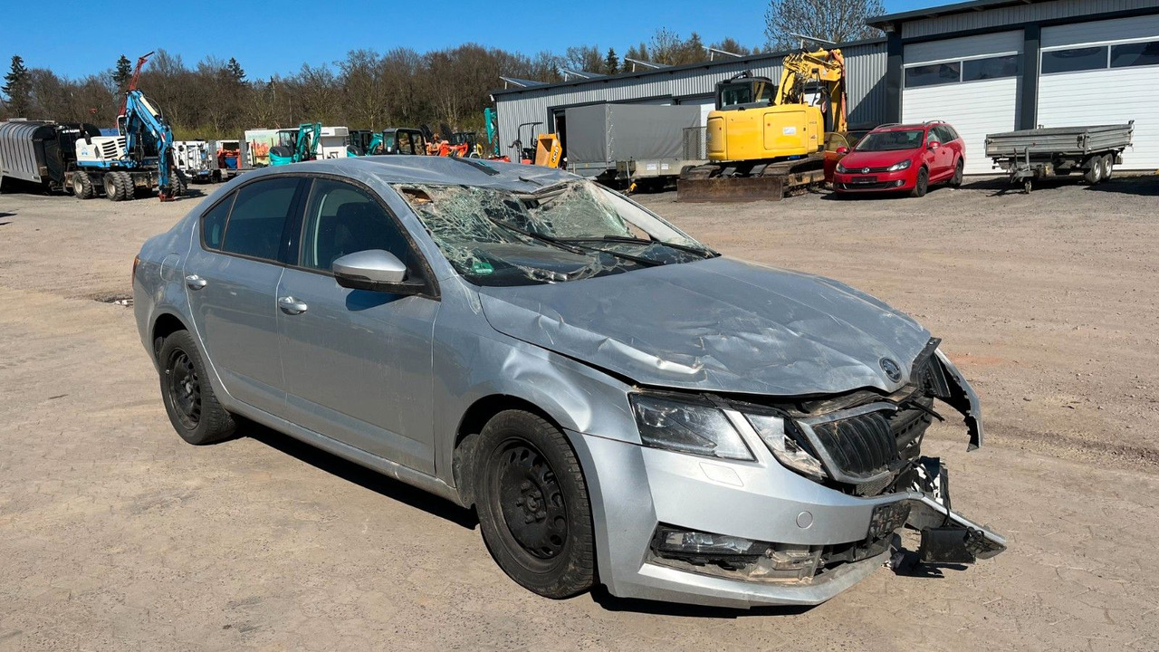 Skoda Octavia Lim. Ambition Unfall - سيارة: صور 3 Skoda Octavia Lim. Ambition Unfall - سيارة: صور 3