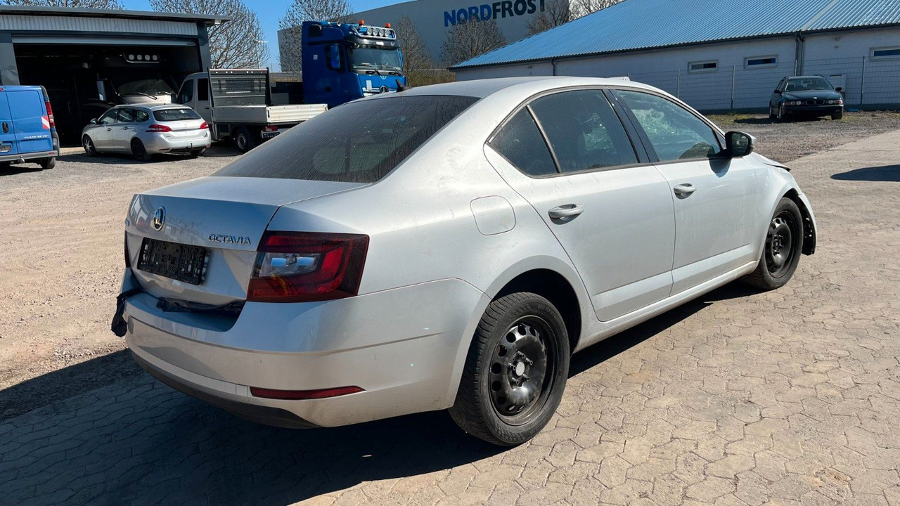 Skoda Octavia Lim. Ambition Unfall - سيارة: صور 4 Skoda Octavia Lim. Ambition Unfall - سيارة: صور 4