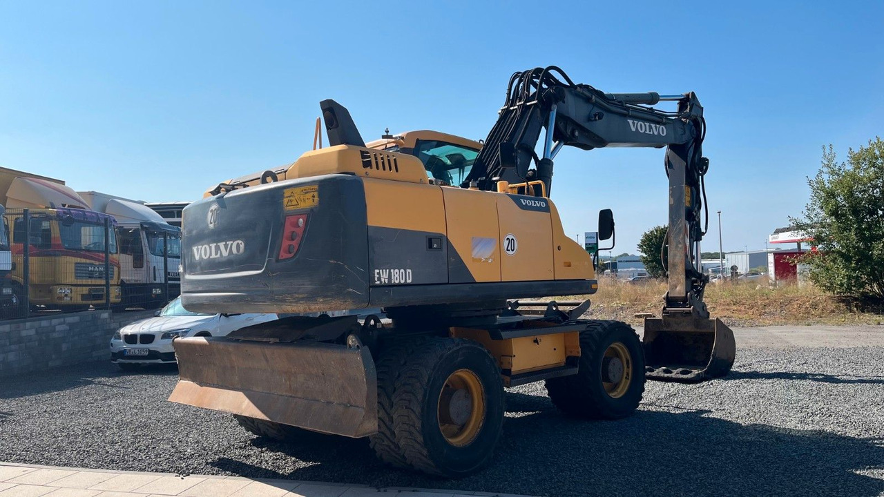 Volvo EW180D 20500 Kg Verstellausleger OilQuick - حفارة على عجلات: صور 3 Volvo EW180D 20500 Kg Verstellausleger OilQuick - حفارة على عجلات: صور 3