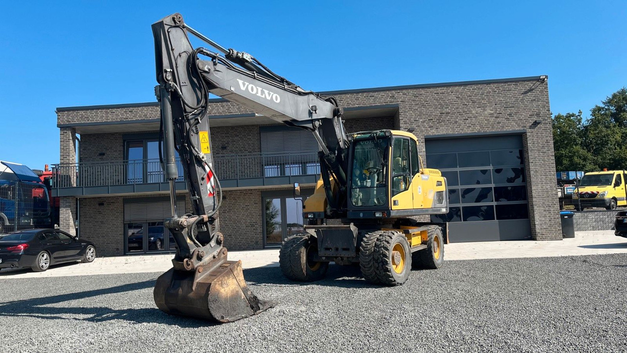 Volvo EW180D 20500 Kg Verstellausleger OilQuick - حفارة على عجلات: صور 1 Volvo EW180D 20500 Kg Verstellausleger OilQuick - حفارة على عجلات: صور 1