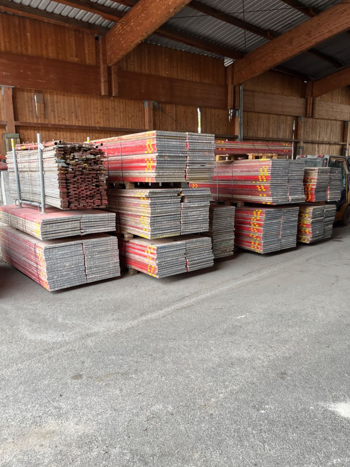 Fassadengerüst Ringer 2700 m2 - معدات البناء: صور 1 Fassadengerüst Ringer 2700 m2 - معدات البناء: صور 1