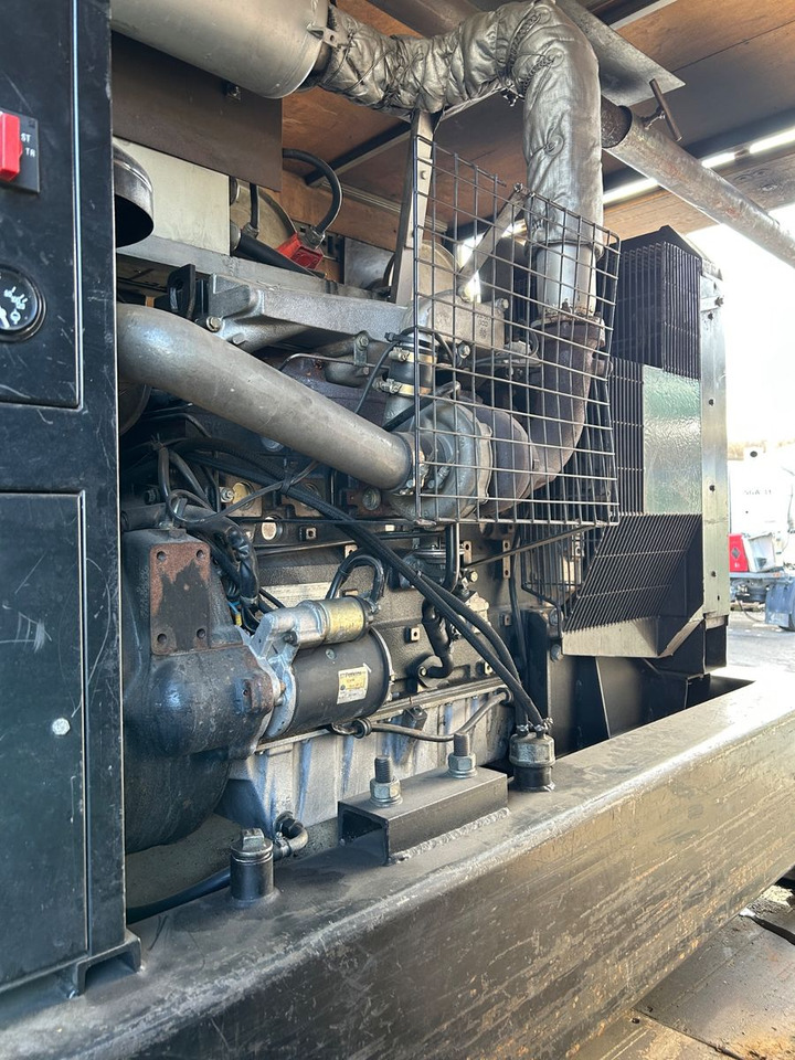 Mercedes-Benz MB 817 4x2 Dieselaggregat 6 Zylinder - بصندوق مغلق شاحنة: صور 2 Mercedes-Benz MB 817 4x2 Dieselaggregat 6 Zylinder - بصندوق مغلق شاحنة: صور 2