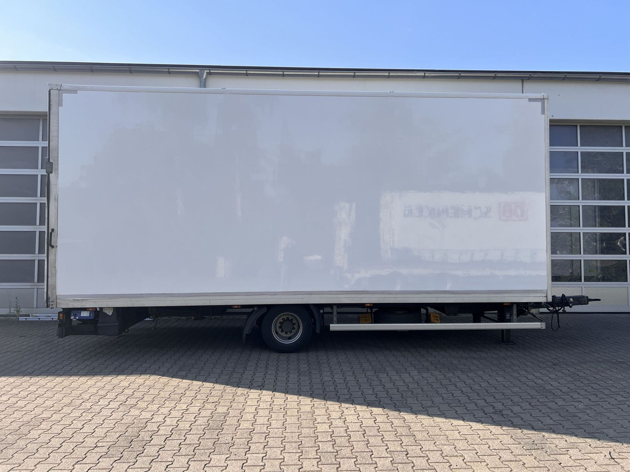 1 Achs Kofferanhänger, Ladebordwand - بصندوق مغلق مقطورة: صور 3 1 Achs Kofferanhänger, Ladebordwand - بصندوق مغلق مقطورة: صور 3