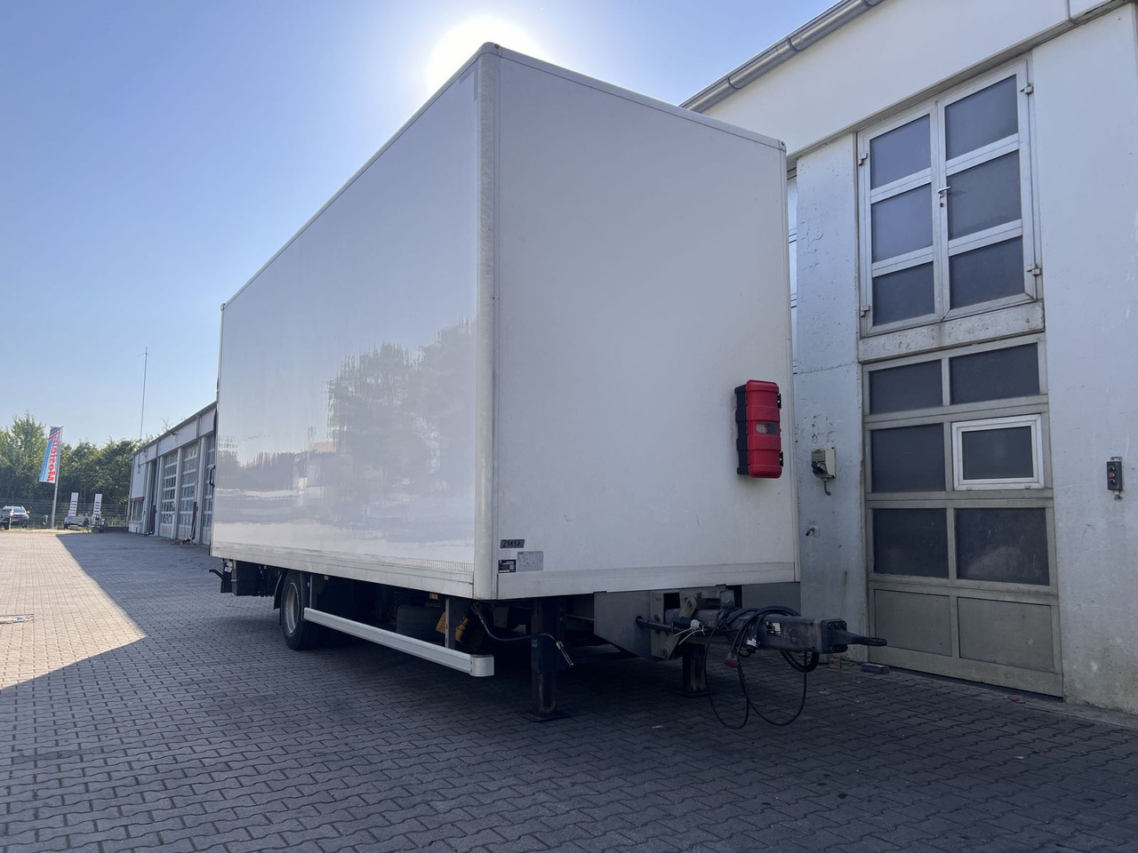 1 Achs Kofferanhänger, Ladebordwand - بصندوق مغلق مقطورة: صور 5 1 Achs Kofferanhänger, Ladebordwand - بصندوق مغلق مقطورة: صور 5