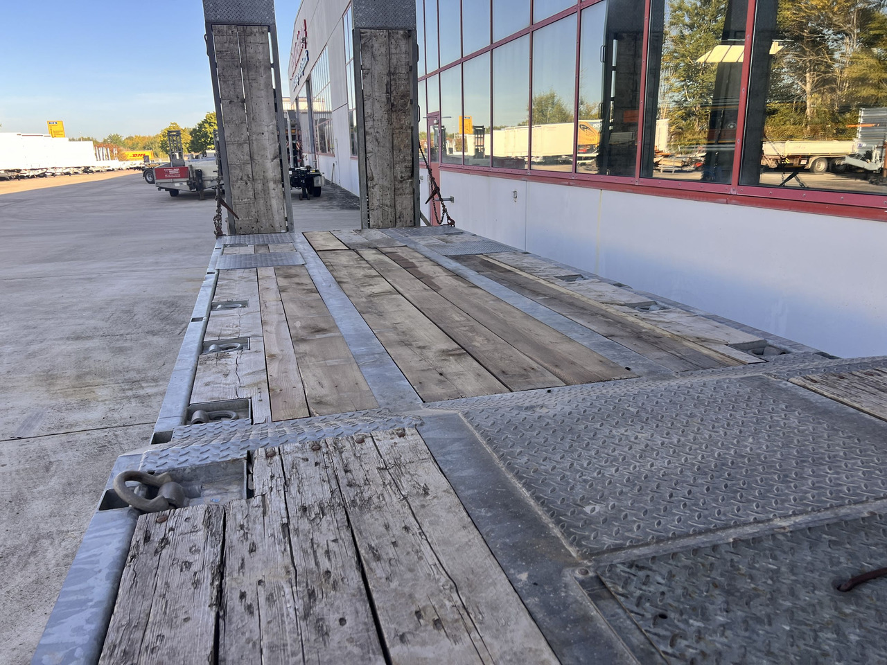 Humbaur HTD 30 3 Achs Tiefladeranhänger, verzinkt - عربة مسطحة منخفضة مقطورة: صور 4 Humbaur HTD 30 3 Achs Tiefladeranhänger, verzinkt - عربة مسطحة منخفضة مقطورة: صور 4