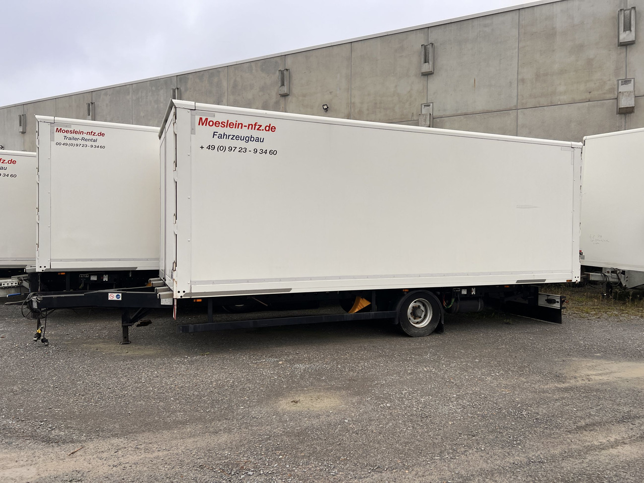 Möslein EK 1- D 7,3 1 Achs Kofferanhänger Durchladen7,08 m lang - بصندوق مغلق مقطورة: صور 1 Möslein EK 1- D 7,3 1 Achs Kofferanhänger Durchladen7,08 m lang - بصندوق مغلق مقطورة: صور 1
