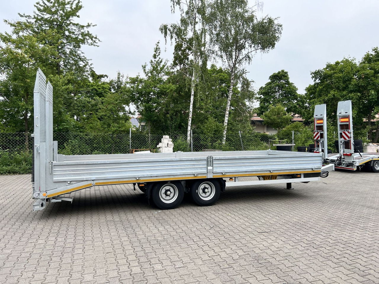 Möslein Neuer Tandemtieflader, 7,28 m Ladefläche, breit - عربة مسطحة منخفضة مقطورة: صور 3 Möslein Neuer Tandemtieflader, 7,28 m Ladefläche, breit - عربة مسطحة منخفضة مقطورة: صور 3
